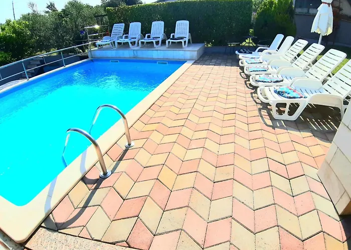 Mit Beheiztem Pool By Interhome *
