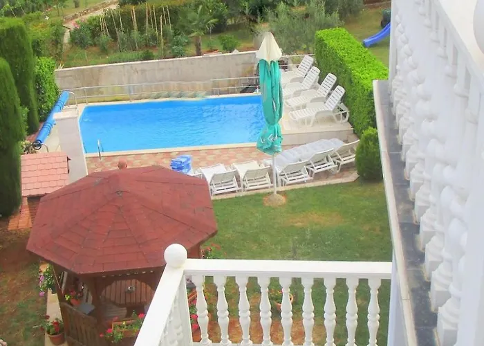 Mit Beheiztem Pool By Interhome Vikendica