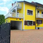 Mit Beheiztem Pool By Interhome Hébergement de vacances