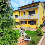 Mit Beheiztem Pool By Interhome Hébergement de vacances Kaštel
