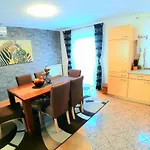 Mit Beheiztem Pool By Interhome Hébergement de vacances Kaštel