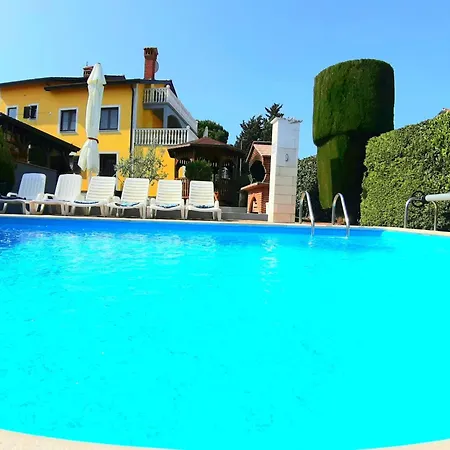 بيت للعطل Mit Beheiztem Pool By Interhome Kaštel