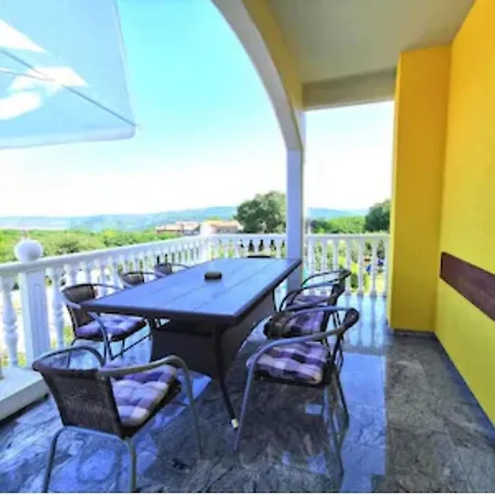 Mit Beheiztem Pool By Interhome بيت للعطل