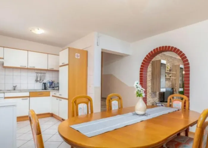 Vakantiehuis Mit Beheiztem Pool By Interhome